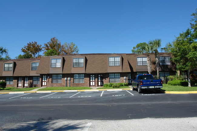 VICTORIA GARDENS APARTMENTS in Port Orange, FL - Foto de edificio - Building Photo