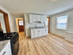637 Burritt St-Unit -1st Floor in New Britain, CT - Building Photo - Building Photo