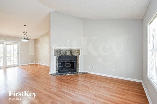 660 Cranberry Trail in Roswell, GA - Foto de edificio - Building Photo