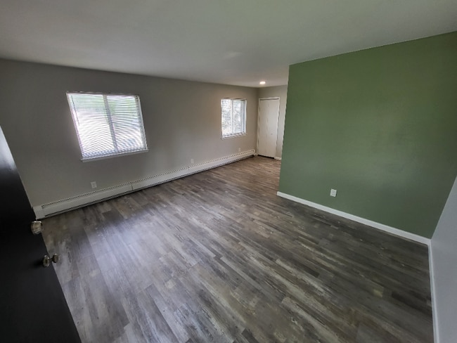 20411 Twelve Mile Rd in Roseville, MI - Building Photo - Building Photo