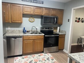 555 N Dupont Ave, Unit 94 in Nashville, TN - Foto de edificio - Building Photo