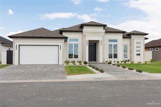 9806 N 24th Ln in McAllen, TX - Foto de edificio - Building Photo