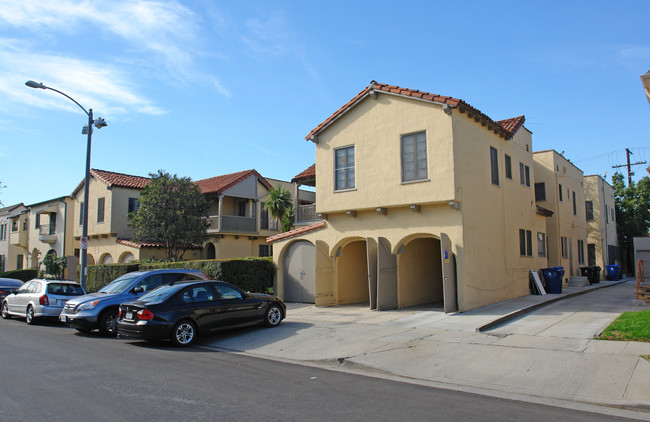 439-447 N Stanley Ave in Los Angeles, CA - Building Photo - Building Photo