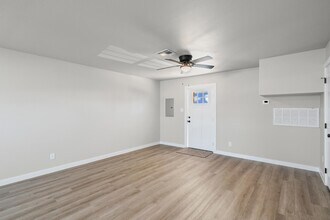 113 Thomas St in Rogers, TX - Building Photo - Building Photo