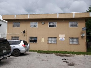 131 NW 77th St, Unit 7 in Miami, FL - Building Photo - Building Photo