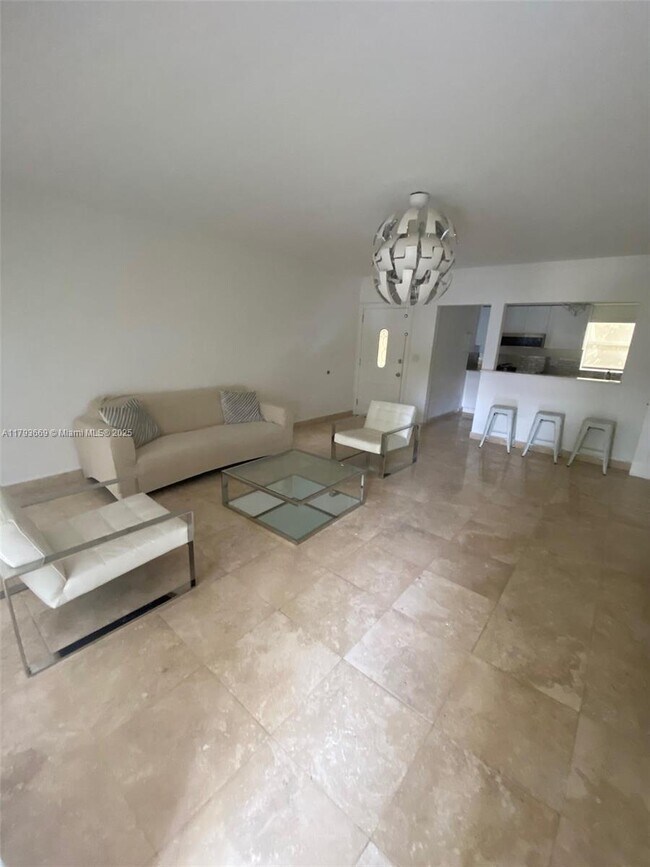 32 Camden Dr in Bal Harbour, FL - Building Photo - Building Photo
