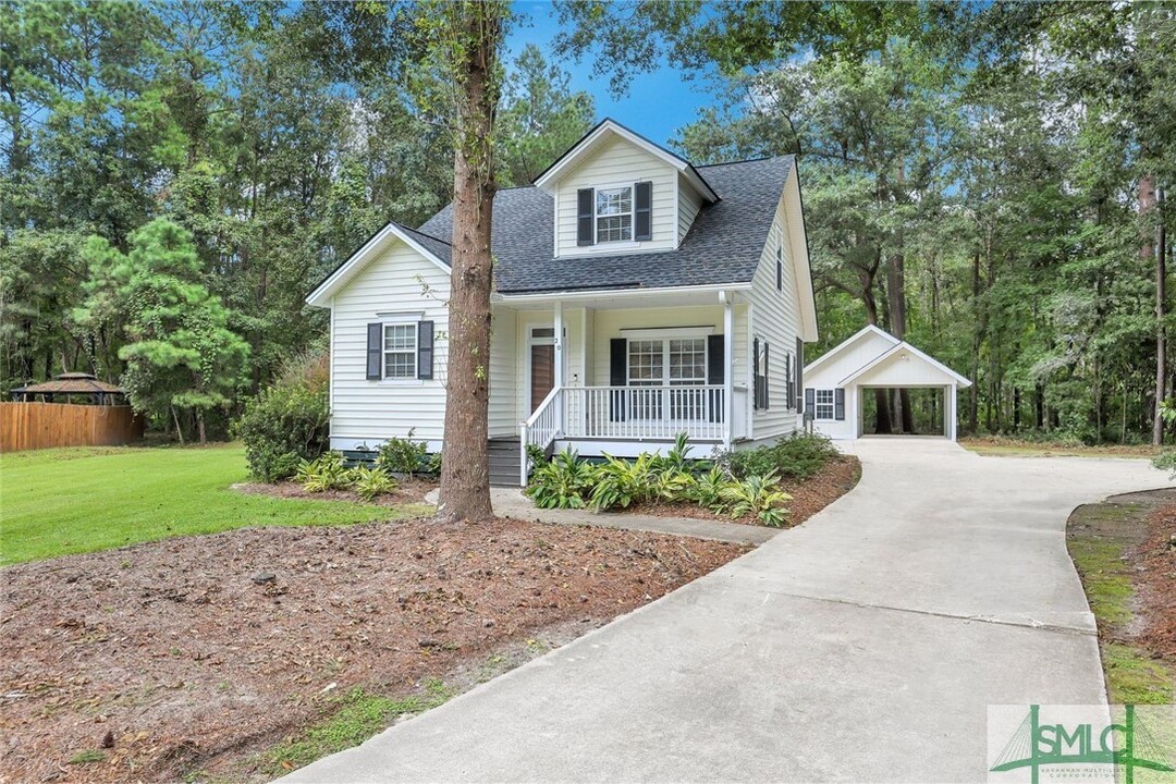 20 Brisbon Hall Ln in Richmond Hill, GA - Foto de edificio