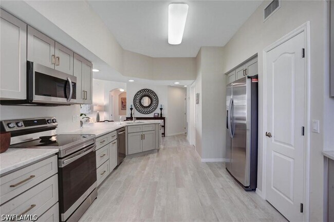 9030 Las Maderas Dr in Bonita Springs, FL - Foto de edificio - Building Photo