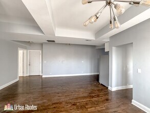 3301 N Harding Ave, Unit A07K in Chicago, IL - Foto de edificio - Building Photo