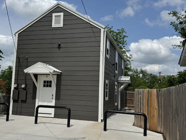 161 S Floral St in Stephenville, TX - Building Photo - Building Photo