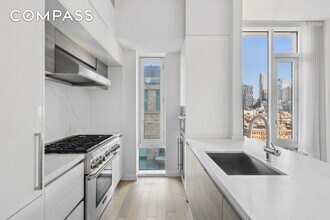 505-513 W 43rd St in New York, NY - Building Photo - Building Photo