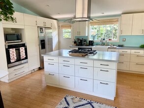 2573 Oxford Lane in Costa Mesa, CA - Foto de edificio - Building Photo