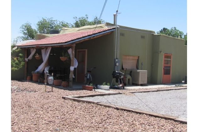 393 San Miguel in La Mesa, NM - Foto de edificio