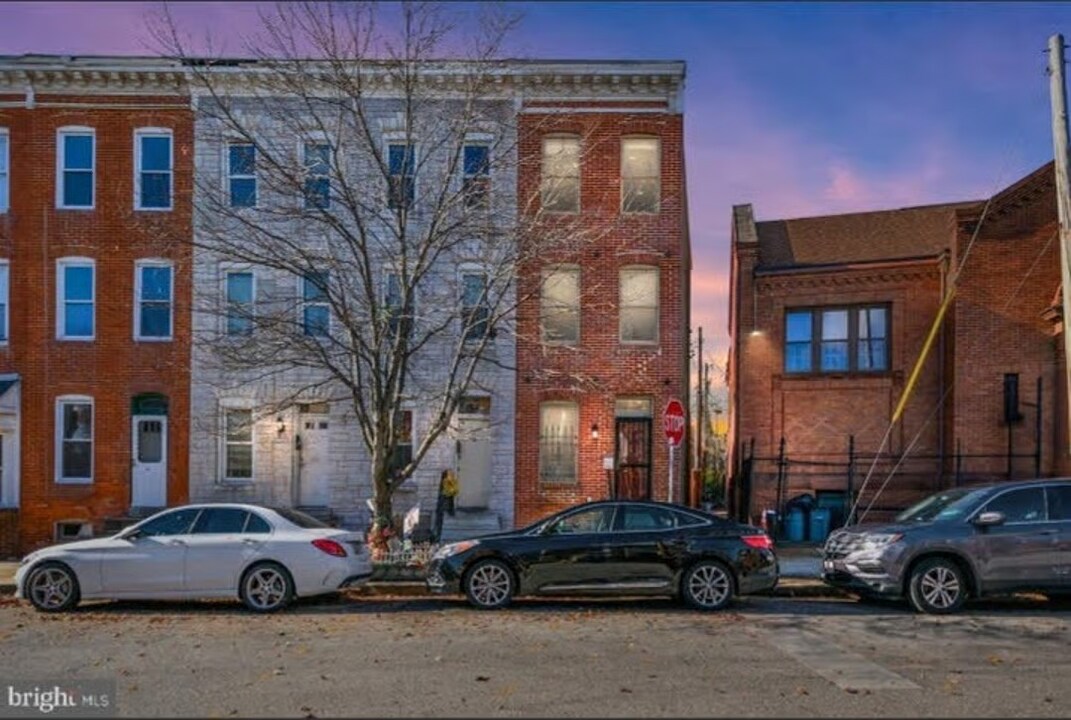 835 W Barre St in Baltimore, MD - Building Photo