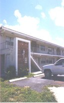 Palm Breeze Luxury Suites in Fort Lauderdale, FL - Building Photo