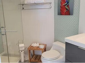 5880 Collins Ave in Miami Beach, FL - Building Photo - Building Photo