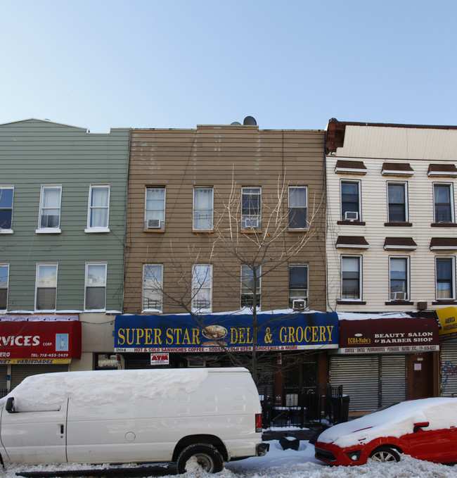 204 Irving Ave in Brooklyn, NY - Foto de edificio - Building Photo