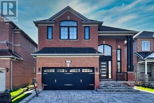131 Silver Linden Dr in Richmond Hill, ON - Building Photo