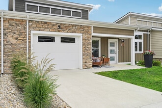 Dogwood Commons in Centerville, OH - Foto de edificio - Building Photo