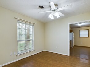 1302 Dominik Dr in College Station, TX - Building Photo - Building Photo