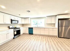 83 Power Rd in Pawtucket, RI - Building Photo