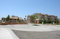 Vista Hermosa Apartments in Santa Paula, CA - Building Photo - Building Photo