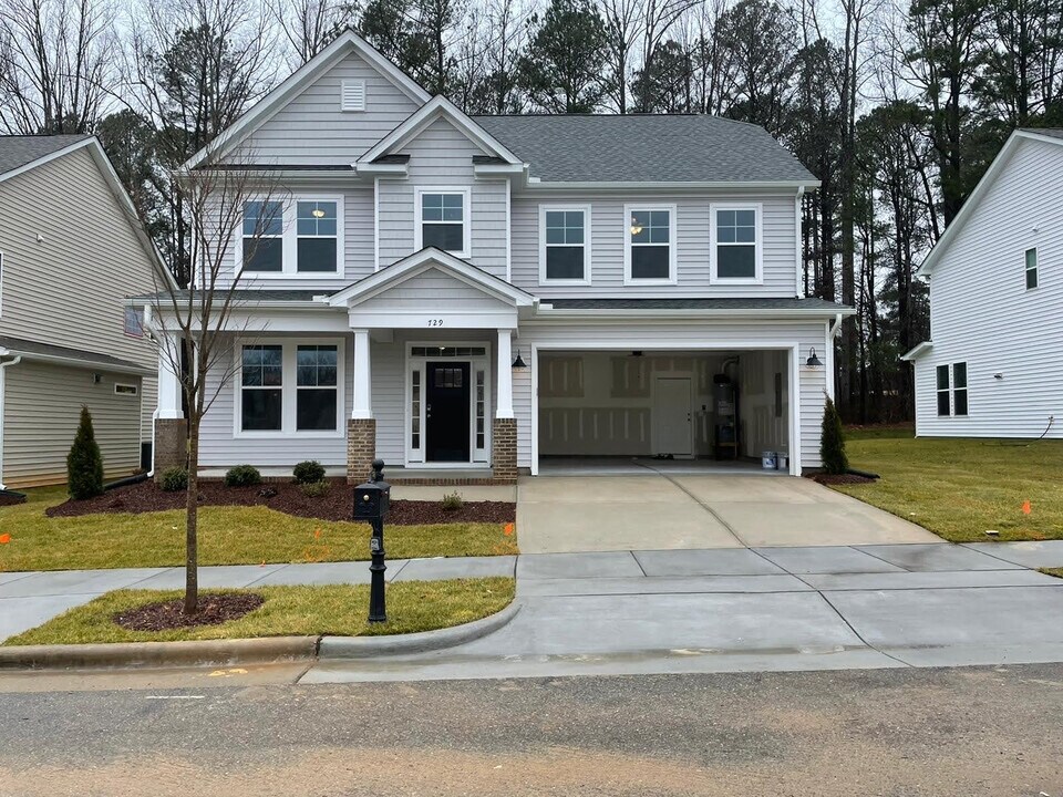 729 Moonbeam Dr in Raleigh, NC - Building Photo