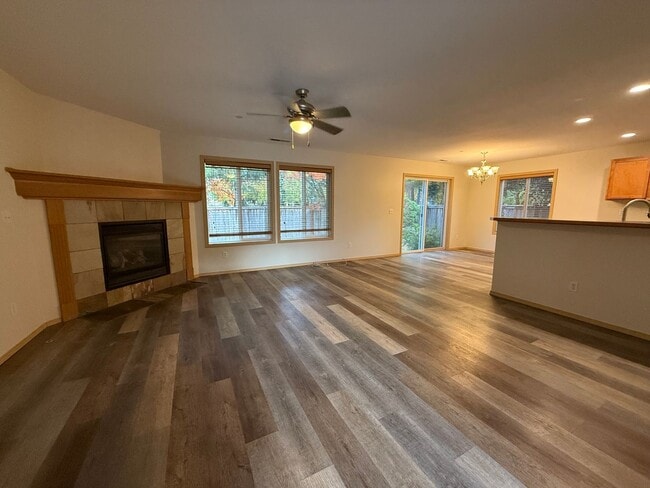 1380 Hudson St in Dupont, WA - Building Photo - Building Photo