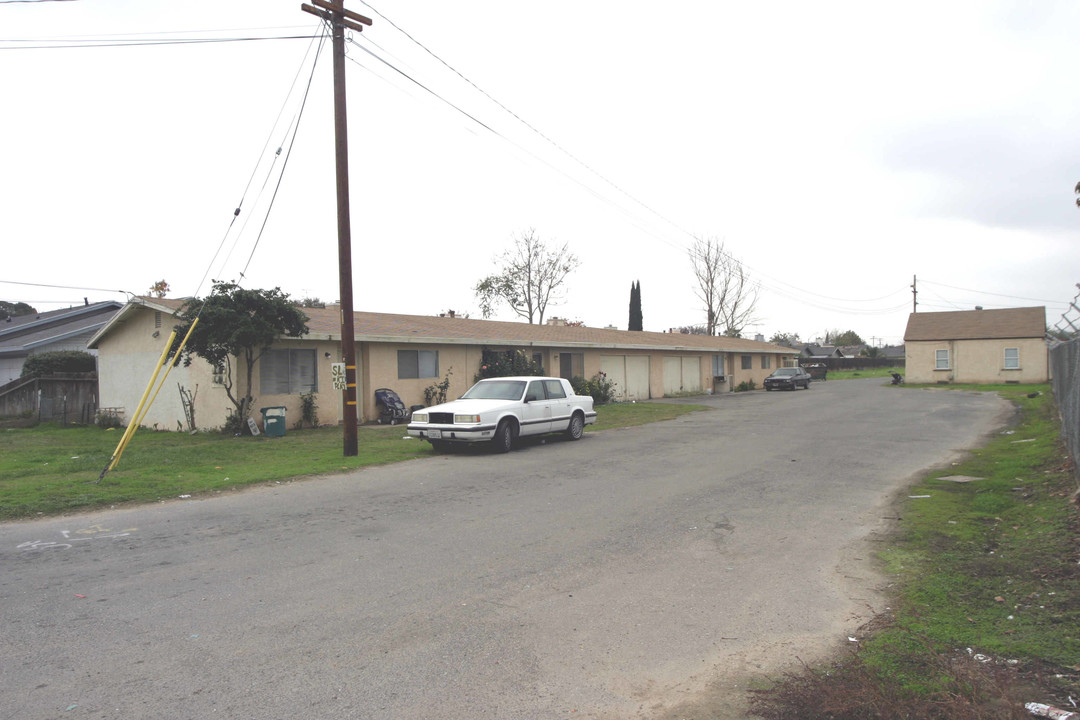 800-808 Briggs Ave in Modesto, CA - Building Photo