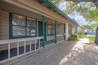 300 Tilbury Ln in Austin, TX - Building Photo - Building Photo