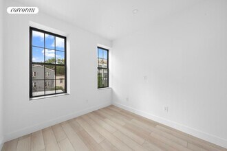 127 Cornelia St in Brooklyn, NY - Building Photo - Building Photo