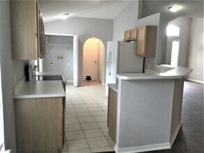 1615 Alhambra Crest Dr in Ruskin, FL - Building Photo - Building Photo