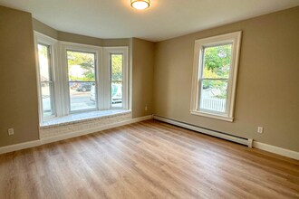 718 Beech St-Unit -Unit 1 in Manchester, NH - Building Photo - Building Photo