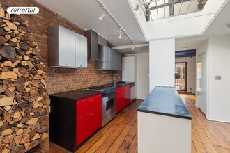 143 W 21st St in New York, NY - Building Photo - Building Photo