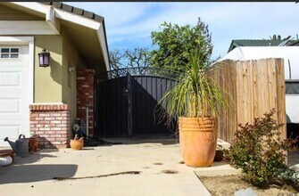 9500 Hemingway Pl in Bakersfield, CA - Building Photo - Building Photo