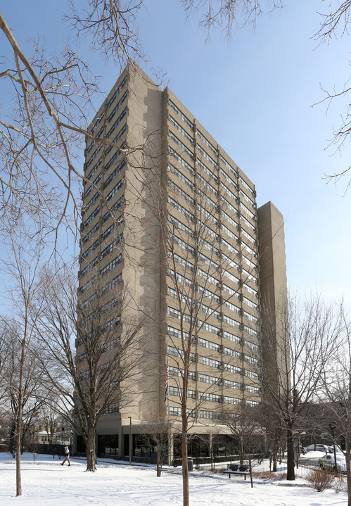 Mills Park Tower in Oak Park, IL - Building Photo