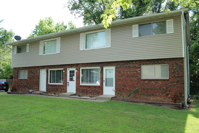 Colonial East Apartments in Carbondale, IL - Building Photo - Building Photo