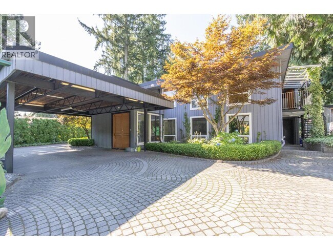 property at 2673 Woodbine Dr