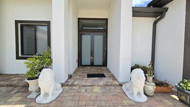 220 NE 8th Pl in Cape Coral, FL - Building Photo - Building Photo