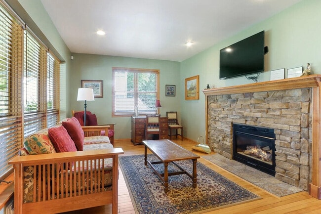 814 Inlet Shore Dr in Delavan, WI - Building Photo - Building Photo