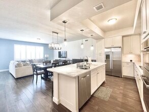 1044 Bay Colony Dr S in Juno Beach, FL - Building Photo - Building Photo