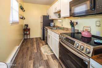 90 White St in Eatontown, NJ - Building Photo - Building Photo