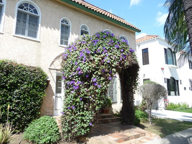 435 1/2 N Sierra Bonita Ave, Unit 435.5 in Los Angeles, CA - Building Photo - Building Photo