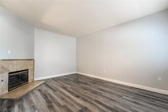 5250 S Rainbow Blvd in Las Vegas, NV - Building Photo - Building Photo