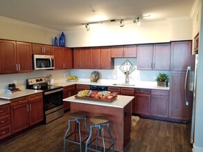 10x Living at Grandview in Austin, TX - Building Photo - Building Photo