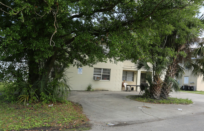 1717 Logan St in Jacksonville, FL - Foto de edificio - Building Photo