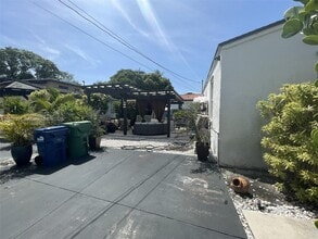 200 NE 110th St in Miami, FL - Building Photo - Building Photo
