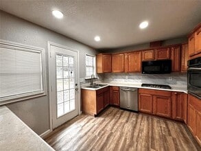 1930 S Austin Ave in Denison, TX - Building Photo - Building Photo