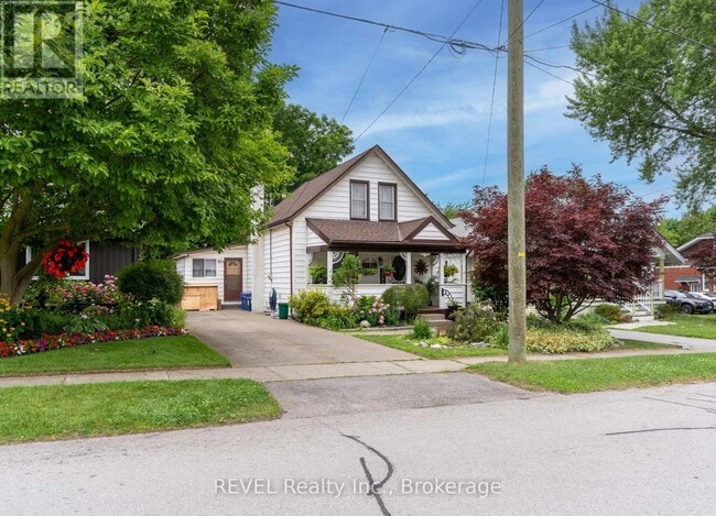 property at 5621 Glenholme Ave