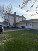 105 NE 5th Ave, Unit 109 NE 5th Ave in Aledo, IL - Building Photo